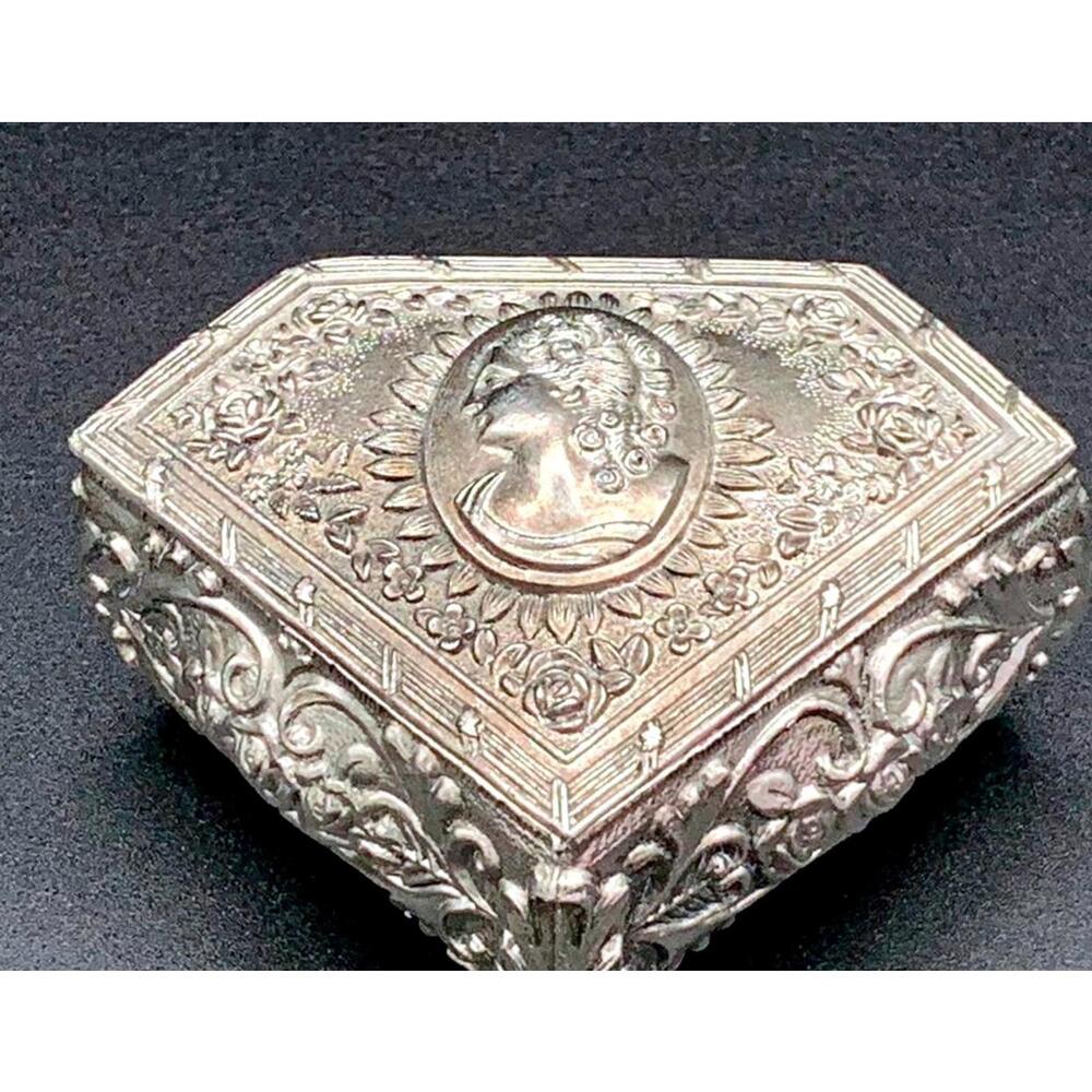 Antique-Style Silver Tone Ornate Trinket Box with Cameo Lid Decorative Keepsake - Picture 5 of 5